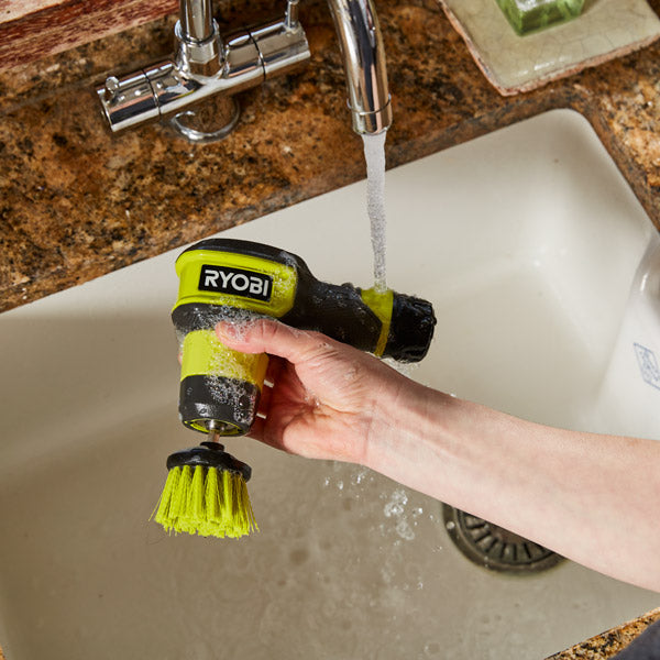 RYOBI RSCR4-120G Lithium 4V borstel 2 snelheden Ideaal voor het eenvoudig reinigen van gootstenen, douchecabines, levering met 1 multi-oppervlakte borstel 50 mm en 1 x 4 V 2,0 Ah USB lithium batterij RYOBI RSCR4-120G Lithium 4V borstel 2 snelheden Ideaal voor het eenvoudig reinigen van gootstenen, douchecabines, levering met 1 multi-oppervlakte borstel 50 mm en 1 x 4 V 2,0 Ah USB lithium batterij